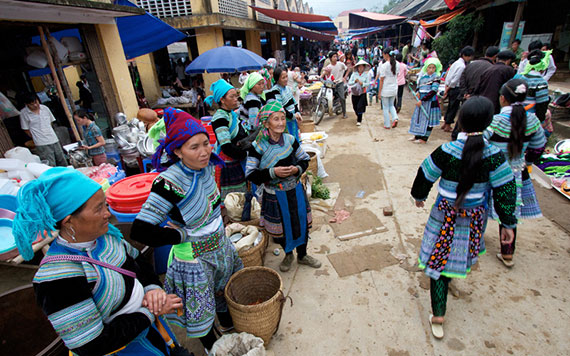 Full Day Muong Hum Market (Sunday)