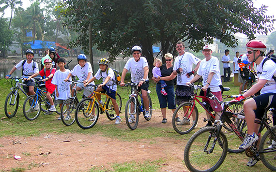 Half Day Traditional Village Tour By Cycling (Bat Trang Villages & Hanoi Outskirts)