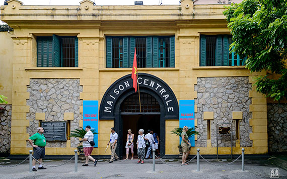 Hanoi Half Day Hoa Lo Prison, Museum & Temples Tour