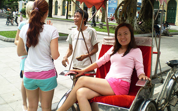 Hanoi Half Day Streetfood Tour & Xich Lo Cycle